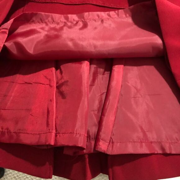 Studio Tahari Red Skirt with Kick Pleats in Back Size 8 - Picture 9 of 11